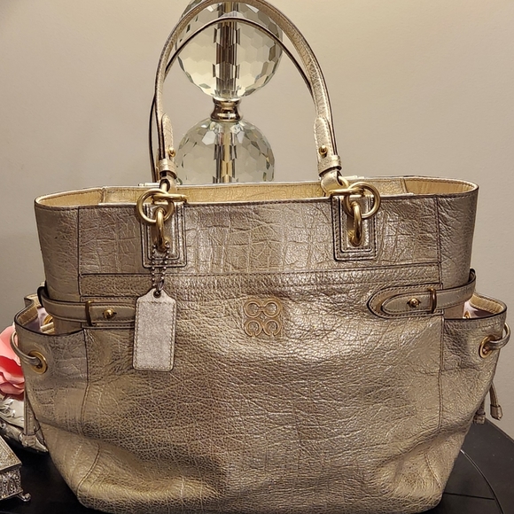 COACH Metallic Gold Leather Zip Tote ****PRICED TO SELL**** - Picture 1 of 16